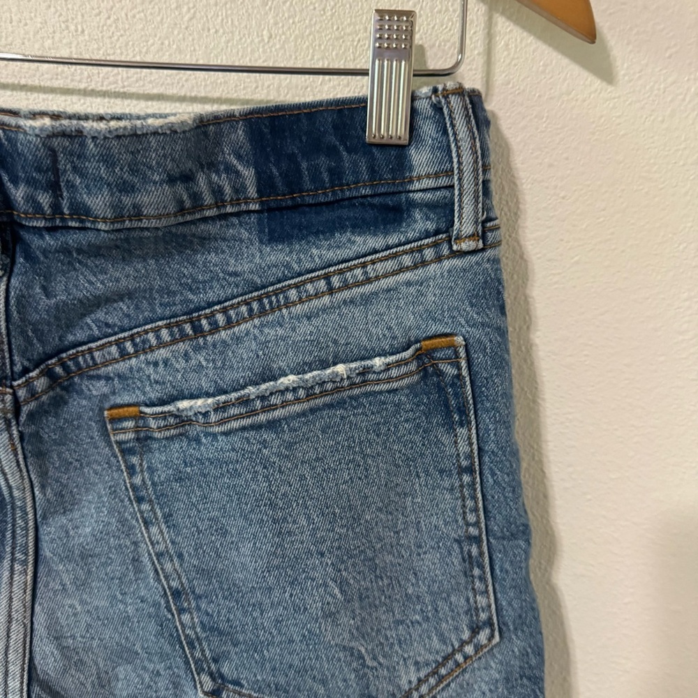 Abercrombie & Fitch High Rise Mom Short Distressed Medium Indigo Wash-28/6 - Picture 5 of 8